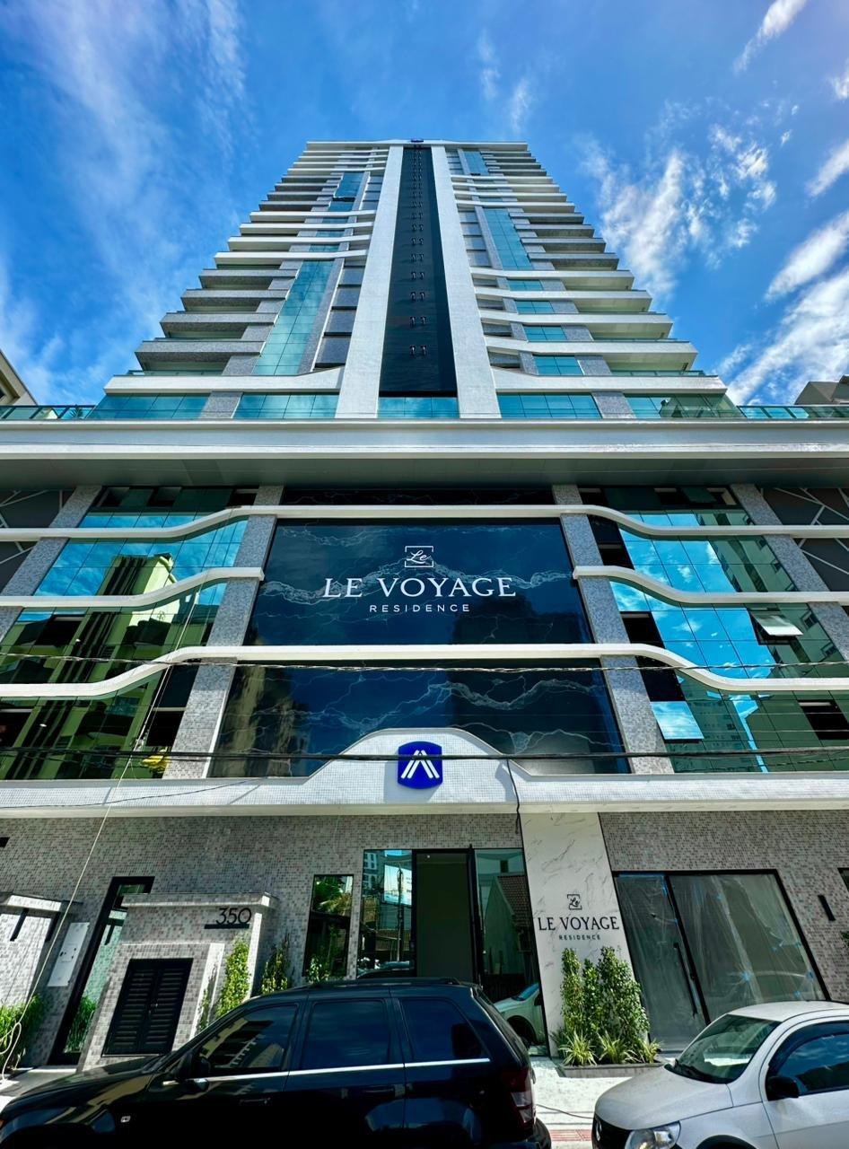 Fachada concluída do Le Voyage Residence, vista de baixo para cima
